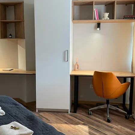 A1 - Kings Big Room - Warsaw City Haven - Two Shared Bathrooms Exterior foto